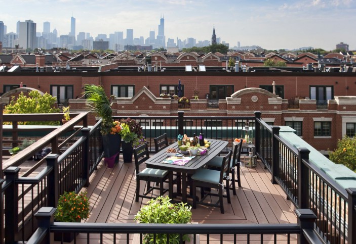 trex-escapes-acorn-enhance-beach-dune-transcend-railing-black-outdoor-furniture-rooftop