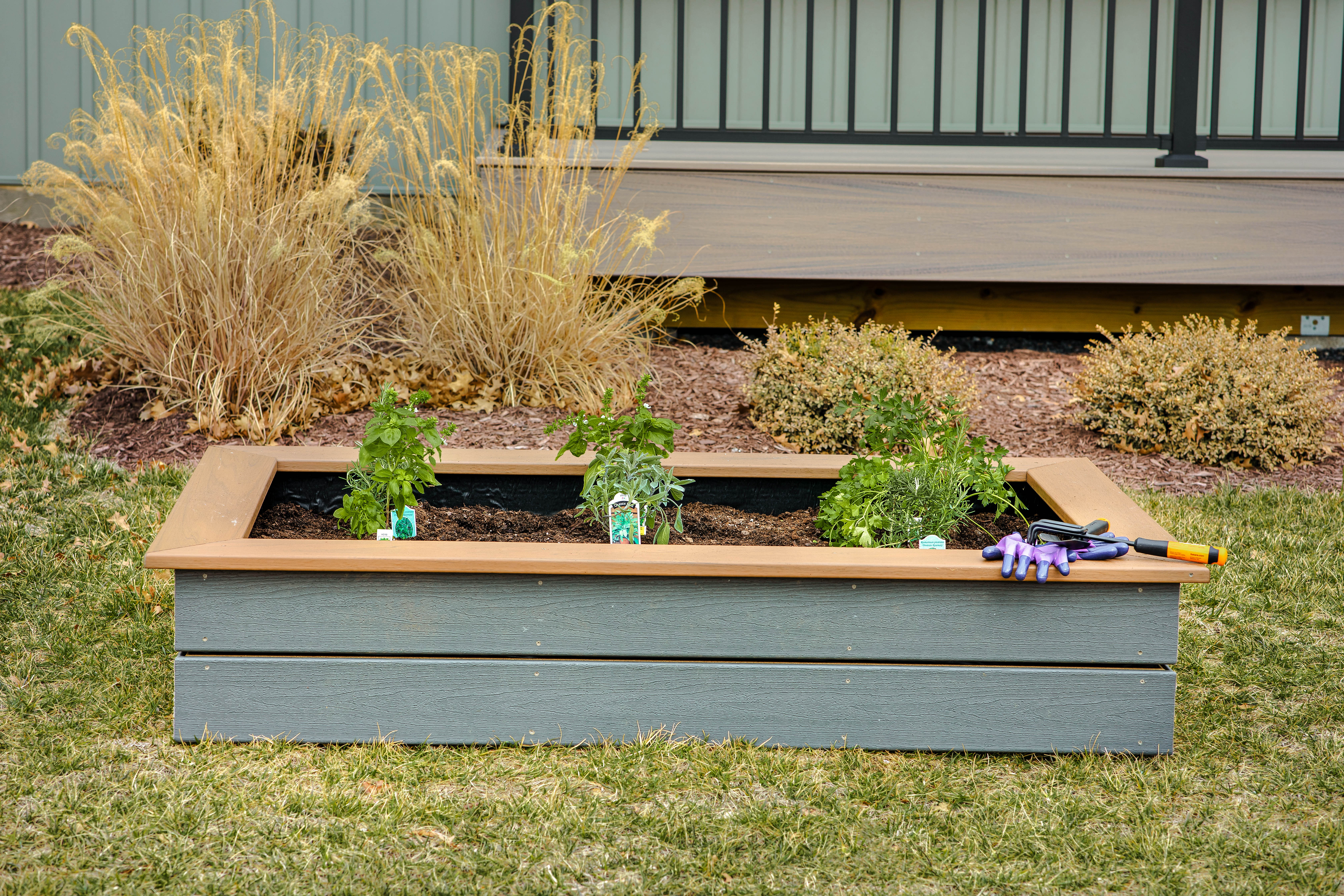 10 Raised Garden Bed Ideas | Trex | Trex, image size:6720x4480