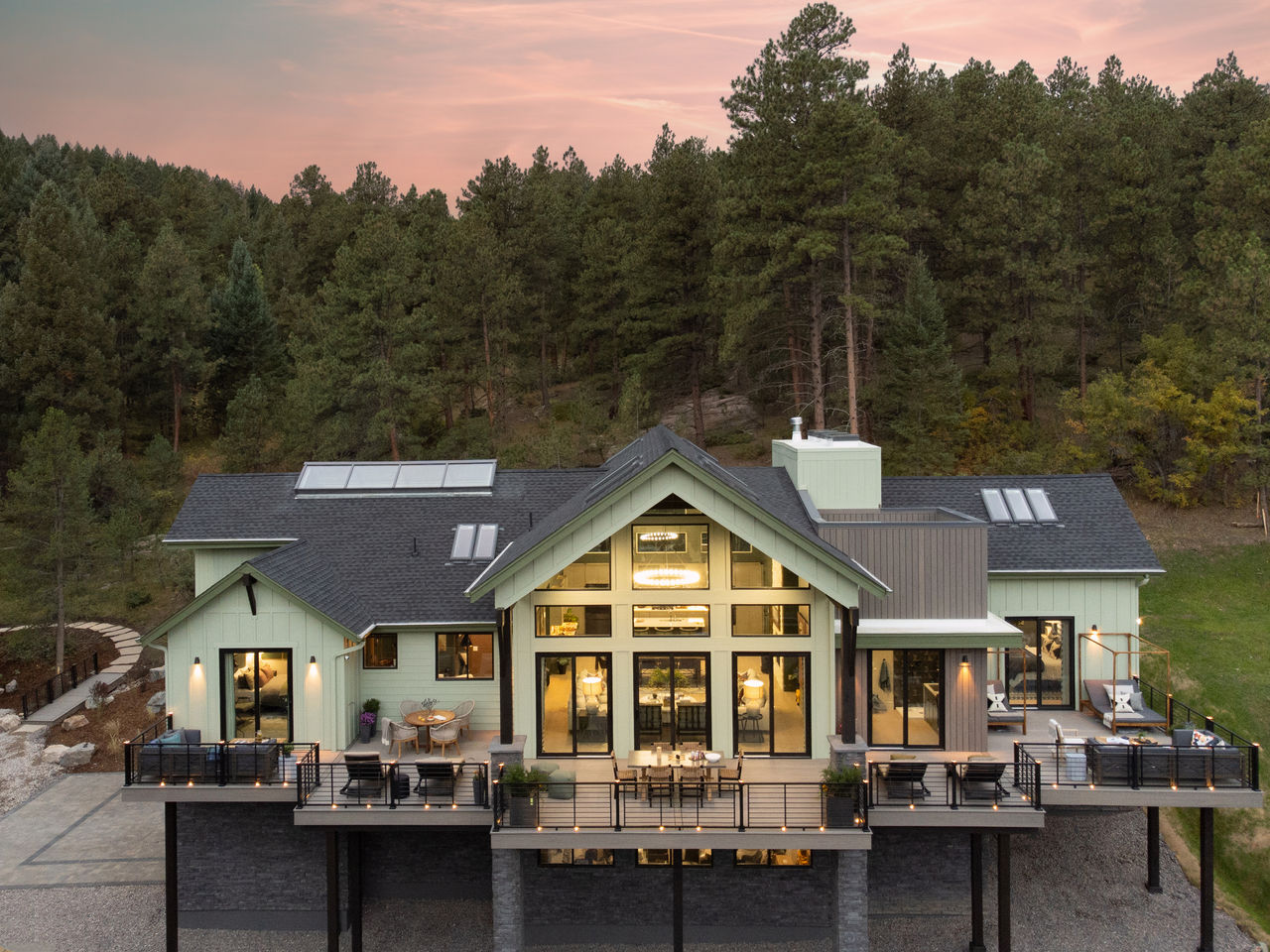 HGTV® Dream Home 2023 Designer Infuses Home With Rocky Mountain Vibe Trex