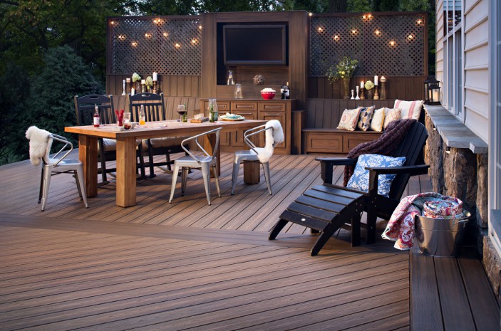 Trex Transcend's Havana Gold adds a warm, golden hue to the Transcend Tropical collection