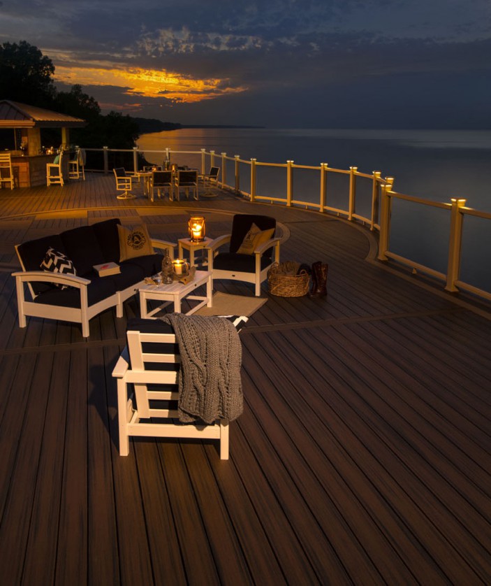 Trex Transcend decking in Spiced Rum and Rope Swing and Trex Outdoor Furniture are an elegant addition to this view-worthy outdoor space.