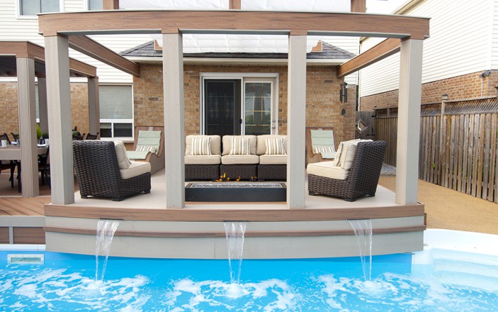 Trex Transcend decking and fascia in Rope Swing and Tiki Torch make the perfect poolside partner.