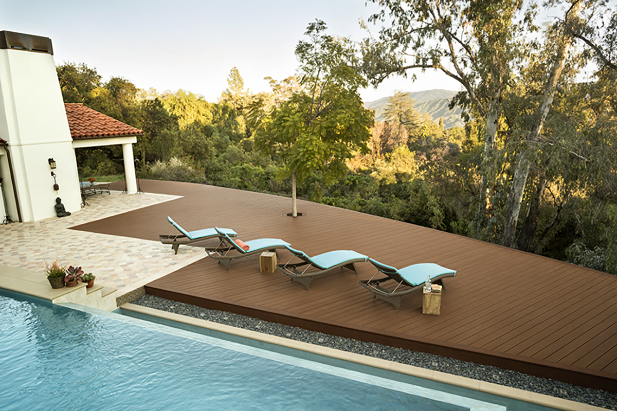 The Trex Blog S 10 Best Waterside Decks By Pools Lakes Trex Enhance Decking In Beach Dune Ojai Ca